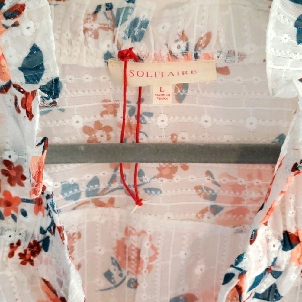 NWOT Solitaire embroidered floral top size Large - Picture 4 of 5